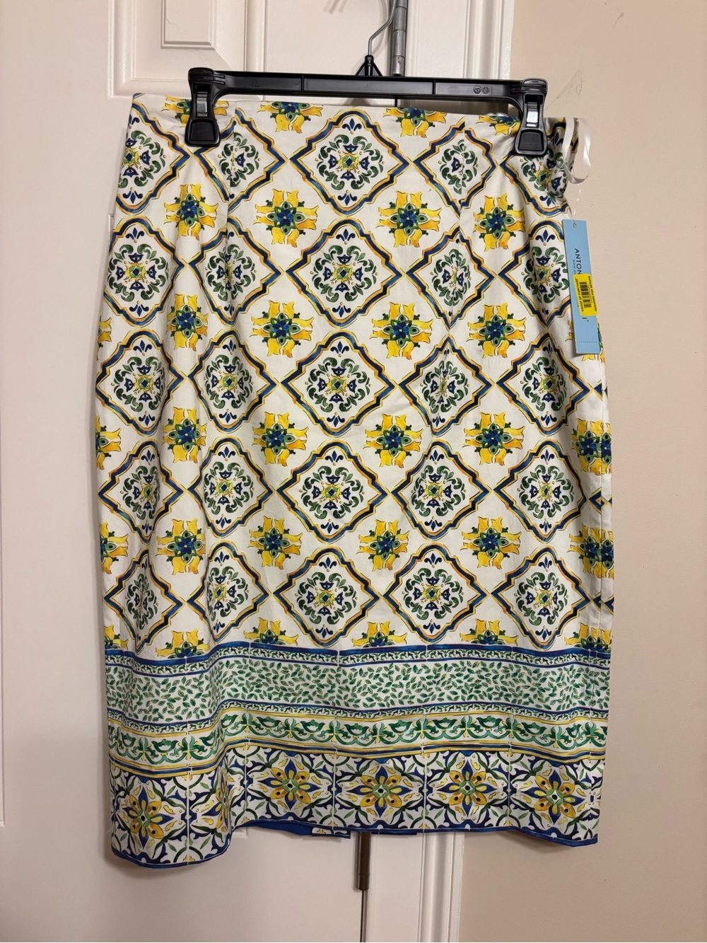NWT Antonio Melani Tile Print Skirt